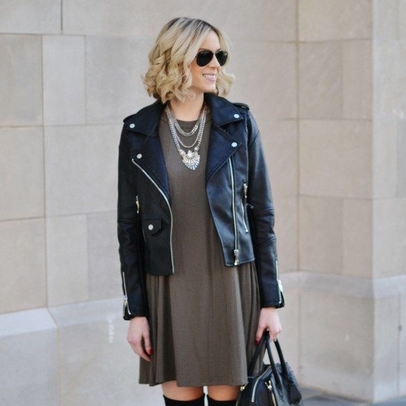 Silver Tone Fashion Necklace - Picture 4 of 4